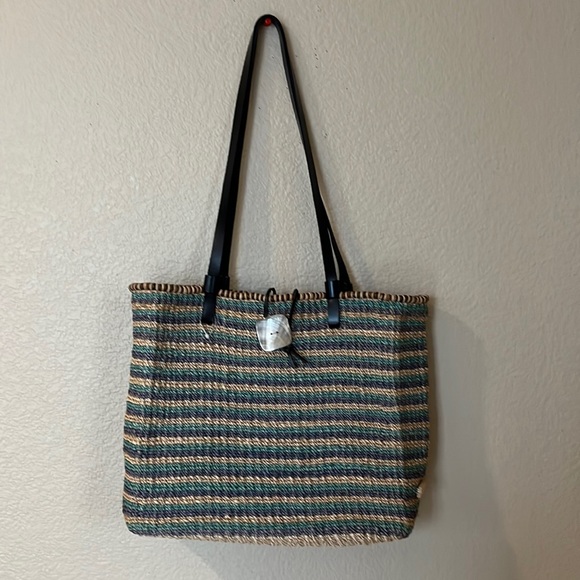 Nine West Handbags - NINE WEST VINTAGE STRAW BAG EXCELLENT USED CONDITION